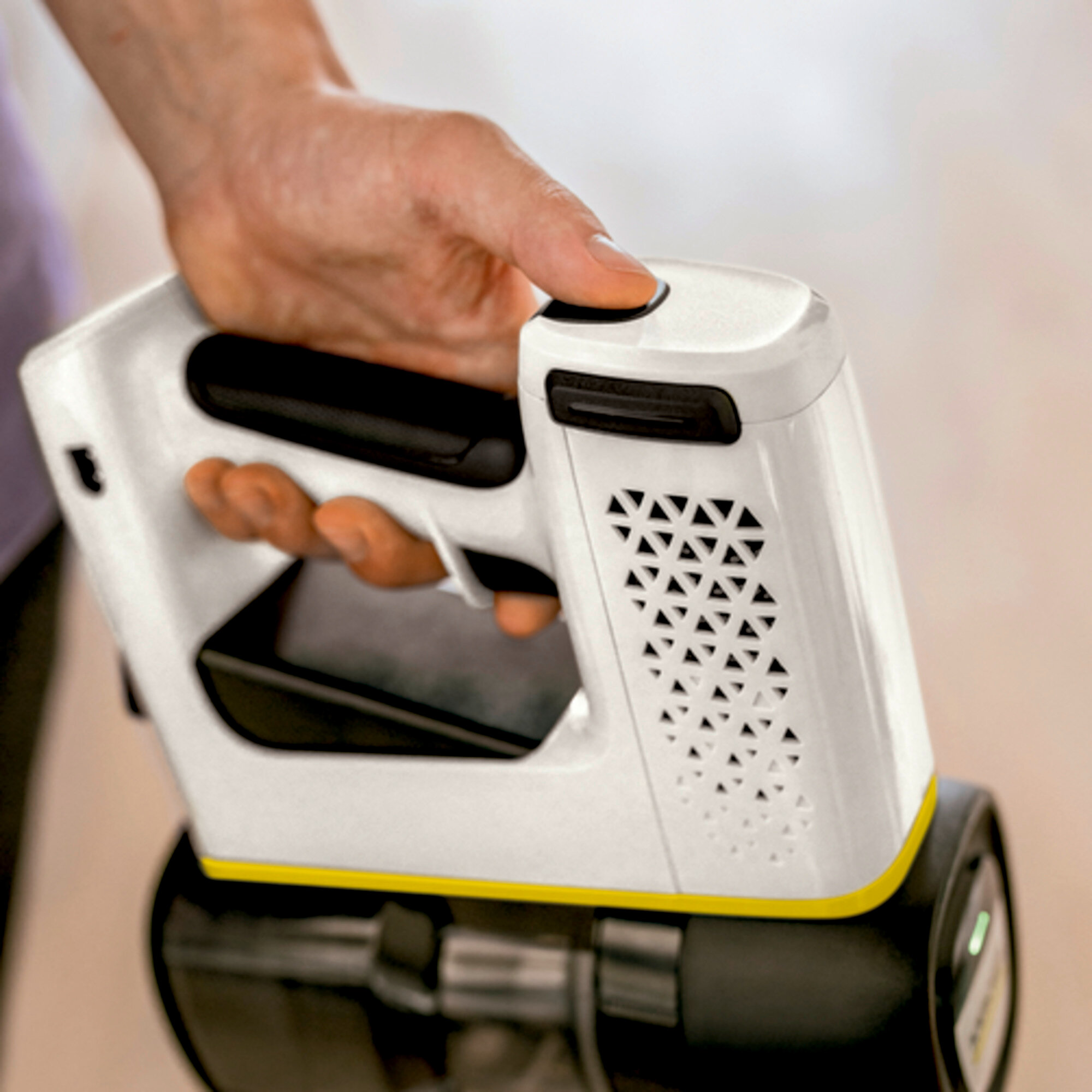 VC_4_Cordless_Premium_boost_button_app_01_CI20502x502_1